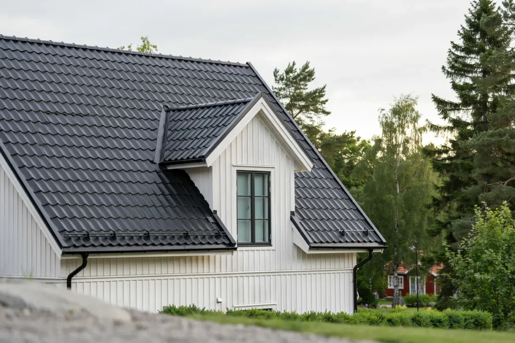 takrenovering med nya t tskikt och f rb ttrad takavvattning i brevik liding